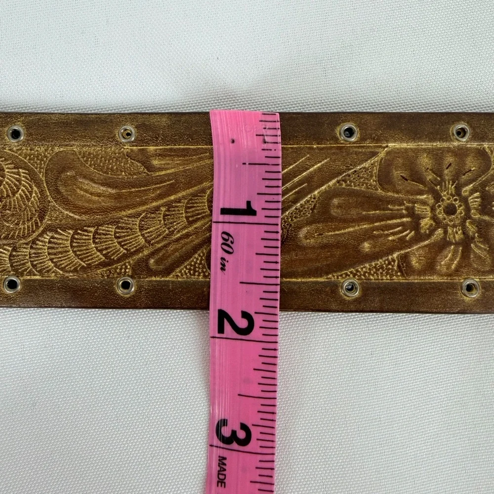 Streets Ahead Women’s size Medium Brown Leather Painted Gold Rhinestone Belt